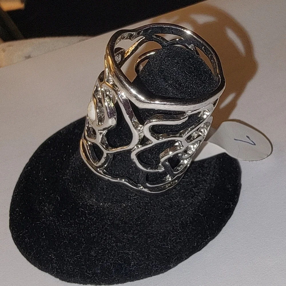 Elegant EUC Silver Floral Ring